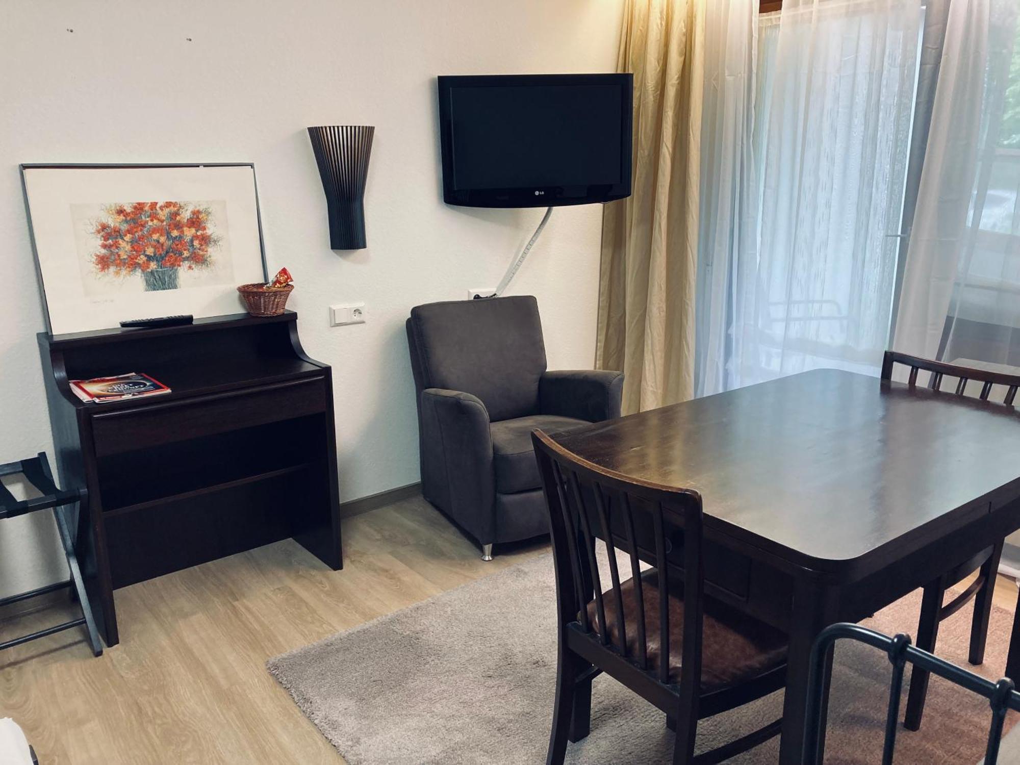 Free Apartment - Ermstal Bad Urach Exterior foto